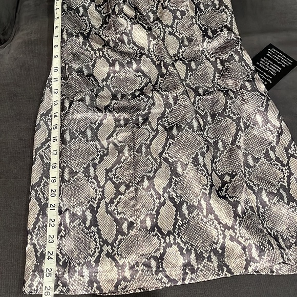 Victoria’s Secret London sexy dress by Hugo Buscati Snake skin pattern. Size 10 - Picture 13 of 15